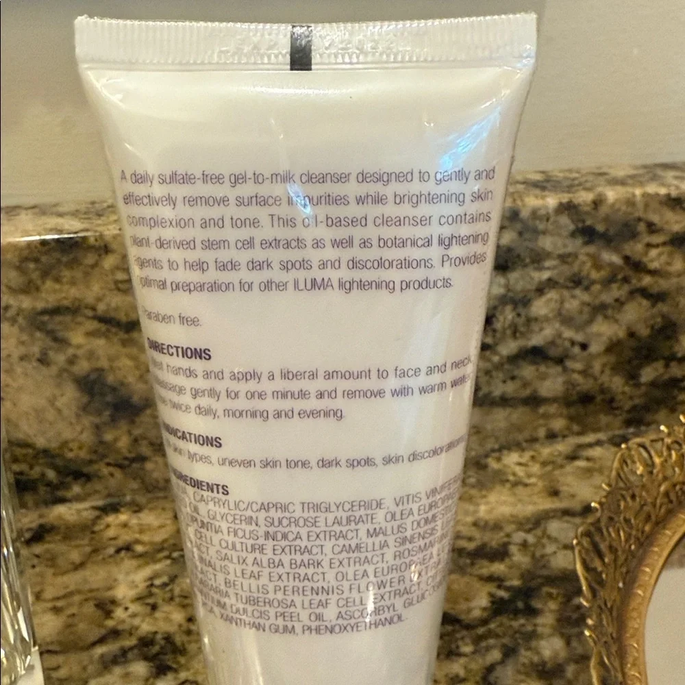 Image Iluma Brightening Exfoliating Cleanser 4 oz - Picture 4 of 4